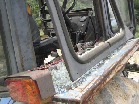 Lâm tặc dội “mưa đá” vào kiểm lâm  - 3