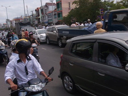 5 ô tô đâm nhau liên hoàn - 1