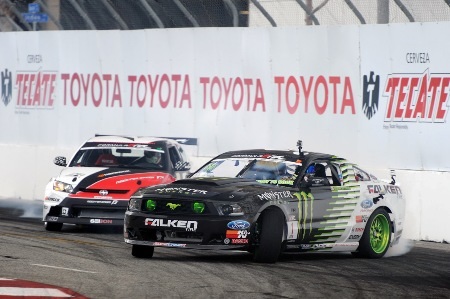 Những hình ảnh đẹp từ giải Formula Drift 2011 - 13