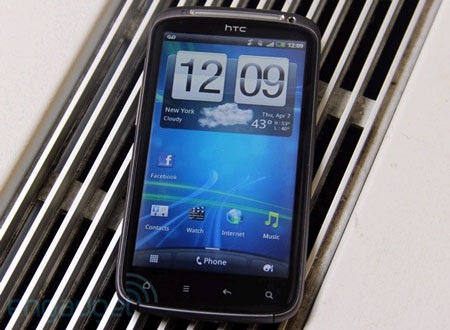 HTC trình diễn “siêu phẩm” smartphone lõi kép mới - 1