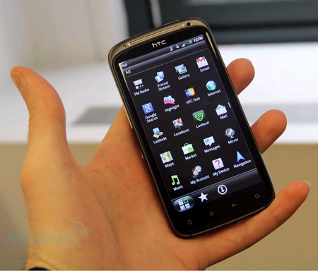 HTC trình diễn “siêu phẩm” smartphone lõi kép mới - 2