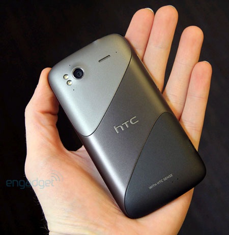 HTC trình diễn “siêu phẩm” smartphone lõi kép mới - 4
