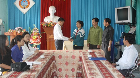 Em Nguyễn Khánh Linh tiếp tục nhận gần 30 triệu đồng - 1 Em Nguyễn Khánh Linh tiếp tục nhận gần 30 triệu đồng - 1