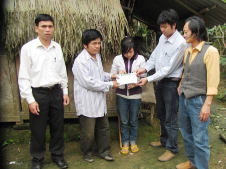 Quà nhân ái đến với các hoàn cảnh cơ cực tại Hà Tĩnh - 1 Quà nhân ái đến với các hoàn cảnh cơ cực tại Hà Tĩnh - 1