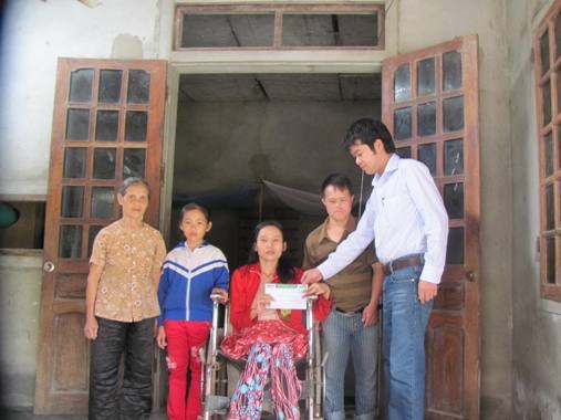 Quà nhân ái đến với các hoàn cảnh cơ cực tại Hà Tĩnh - 2 Quà nhân ái đến với các hoàn cảnh cơ cực tại Hà Tĩnh - 2