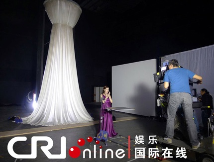 2 tháng sau sinh, Lý Gia Hân tự tin tạo dáng chụp hình - 2