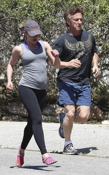 Scarlett Johansson không mang bầu - 2