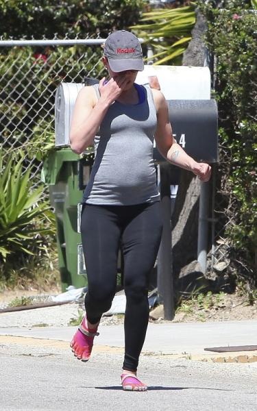 Scarlett Johansson không mang bầu - 3