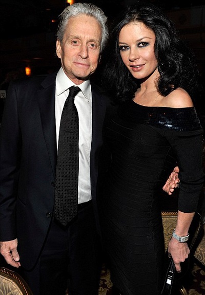 Catherine Zeta-Jones đi điều trị tâm lý - 1