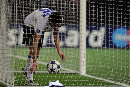 Nhìn lại hai trận tứ kết lượt về Champions League đêm qua - 9