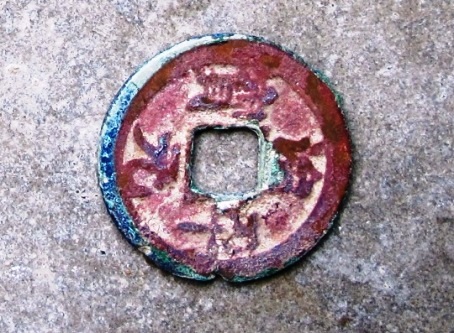 Đào đất xây nhà, phát hiện hũ tiền cổ thời nhà Tống - 2