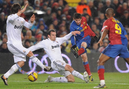 10 trận chiến kinh điển Real-Barca đáng nhớ trong lịch sử - 3 10 trận chiến kinh điển Real-Barca đáng nhớ trong lịch sử - 3