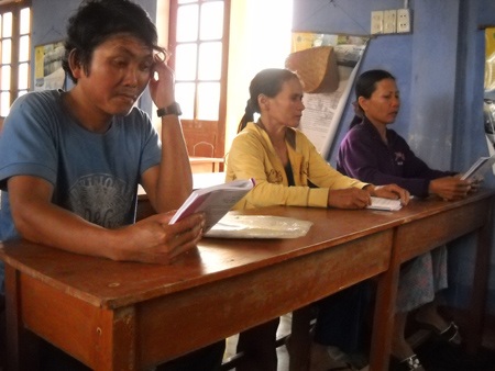 Lớp “bình dân học vụ” của học trò U60 - 1 Lớp “bình dân học vụ” của học trò U60 - 1