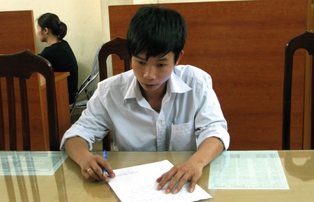 Tạm giữ thủ phạm tung clip đánh ghen, lột áo lên mạng - 1