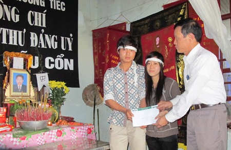 Quỹ Nhân ái chia sẻ đến các gia đình “Ngày ly biệt nơi xóm nhỏ”  - 1