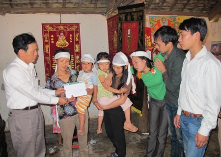 Quỹ Nhân ái chia sẻ đến các gia đình “Ngày ly biệt nơi xóm nhỏ”  - 4