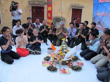 Lưu học sinh Lào, Thái Lan đón Tết Bunpimay ở Nghệ An  - 1