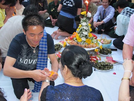 Lưu học sinh Lào, Thái Lan đón Tết Bunpimay ở Nghệ An  - 5