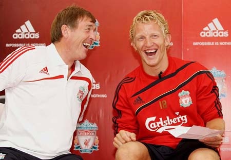 Liverpool “trói” HLV Dalglish và chân sút Kuyt - 1
