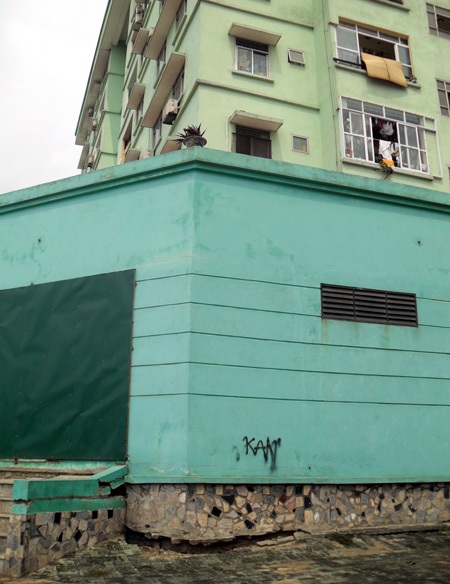 Khu chung cư Đồng Tàu sụt lún nghiêm trọng - 1