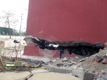 Khu chung cư Đồng Tàu sụt lún nghiêm trọng - 12