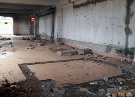 Khu chung cư Đồng Tàu sụt lún nghiêm trọng - 13