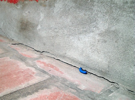 Khu chung cư Đồng Tàu sụt lún nghiêm trọng - 15