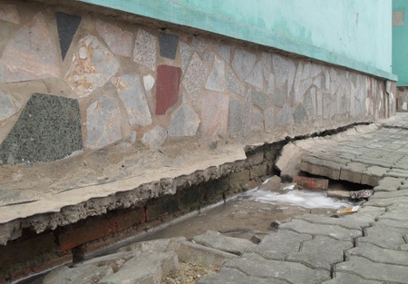 Khu chung cư Đồng Tàu sụt lún nghiêm trọng - 8