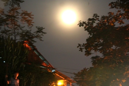 Ngắm “siêu mặt trăng” tại Huế - 2