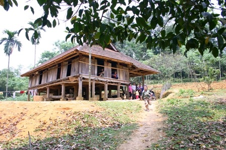 Độc đáo cách dựng nhà sàn cổ của người Mường - 6