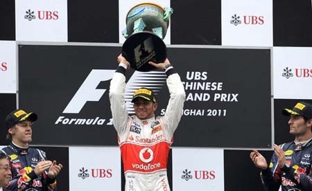 Qua mặt Vettel, Hamilton giành ngôi đầu ngoạn mục - 1 Qua mặt Vettel, Hamilton giành ngôi đầu ngoạn mục - 1
