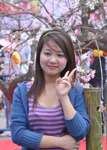 Thiếu nữ Hà thành khoe sắc bên hoa anh đào - 7 Thiếu nữ Hà thành khoe sắc bên hoa anh đào - 7