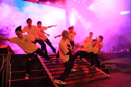 Giới trẻ đắm say cùng “Rock bay” - 5