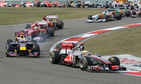 Qua mặt Vettel, Hamilton giành ngôi đầu ngoạn mục - 2 Qua mặt Vettel, Hamilton giành ngôi đầu ngoạn mục - 2