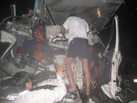 Tai nạn giao thông kinh hoàng, 26 người thương vong - 4