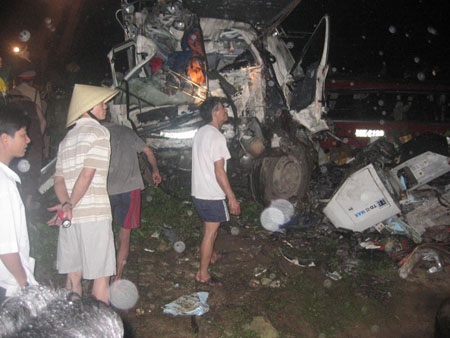 Tai nạn giao thông kinh hoàng, 26 người thương vong - 2