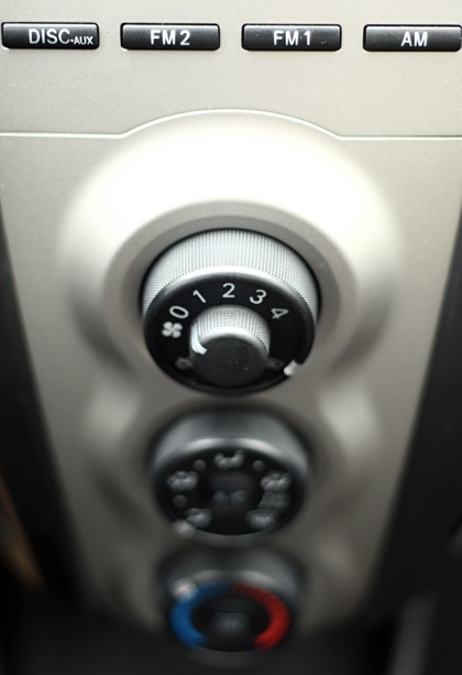Cảm nhận Toyota Yaris: Nhỏ gọn, tiện dụng - 18 Cảm nhận Toyota Yaris: Nhỏ gọn, tiện dụng - 18