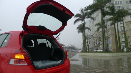 Cảm nhận Toyota Yaris: Nhỏ gọn, tiện dụng - 7 Cảm nhận Toyota Yaris: Nhỏ gọn, tiện dụng - 7