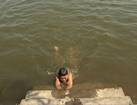 Gặp “vua” bơi lội, tỉ phú trồng rừng… không tay - 1