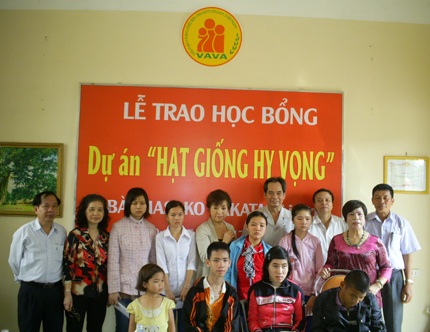 Trao học bổng "Hạt giống hi vọng" cho bệnh nhân da cam - 1 Trao học bổng "Hạt giống hi vọng" cho bệnh nhân da cam - 1