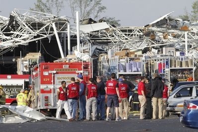 Lốc xoáy tràn qua một nửa nước Mỹ, 45 người chết - 4