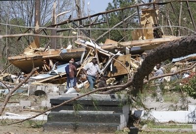 Lốc xoáy tràn qua một nửa nước Mỹ, 45 người chết - 7