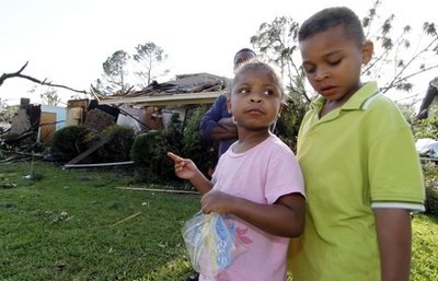 Lốc xoáy tràn qua một nửa nước Mỹ, 45 người chết - 9