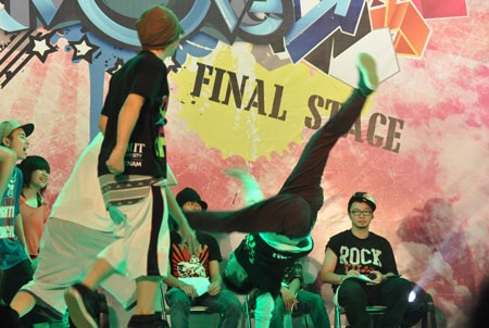 Bữa tiệc hiphop "khuấy đảo" giới trẻ Hà thành - 7 Bữa tiệc hiphop "khuấy đảo" giới trẻ Hà thành - 7