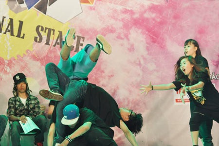 Bữa tiệc hiphop "khuấy đảo" giới trẻ Hà thành - 12 Bữa tiệc hiphop "khuấy đảo" giới trẻ Hà thành - 12