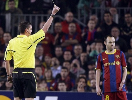 Bị nghi “tẩy thẻ”, Iniesta vắng mặt ở bán kết lượt đi với Real? - 1 Bị nghi “tẩy thẻ”, Iniesta vắng mặt ở bán kết lượt đi với Real? - 1