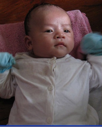 Lại thêm em bé 1 tháng tuổi bị bỏ rơi tại chùa Long An - 2 Lại thêm em bé 1 tháng tuổi bị bỏ rơi tại chùa Long An - 2