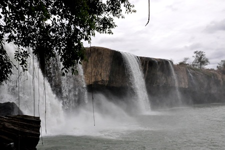 Vẻ đẹp tình yêu vĩnh cửu nơi dòng thác Dray Nur - 5