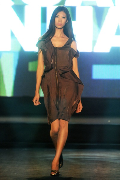 Sôi động ngày mở màn tuần lễ thời trang thu đông Việt Nam 2011 - 13