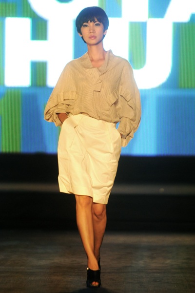 Sôi động ngày mở màn tuần lễ thời trang thu đông Việt Nam 2011 - 14